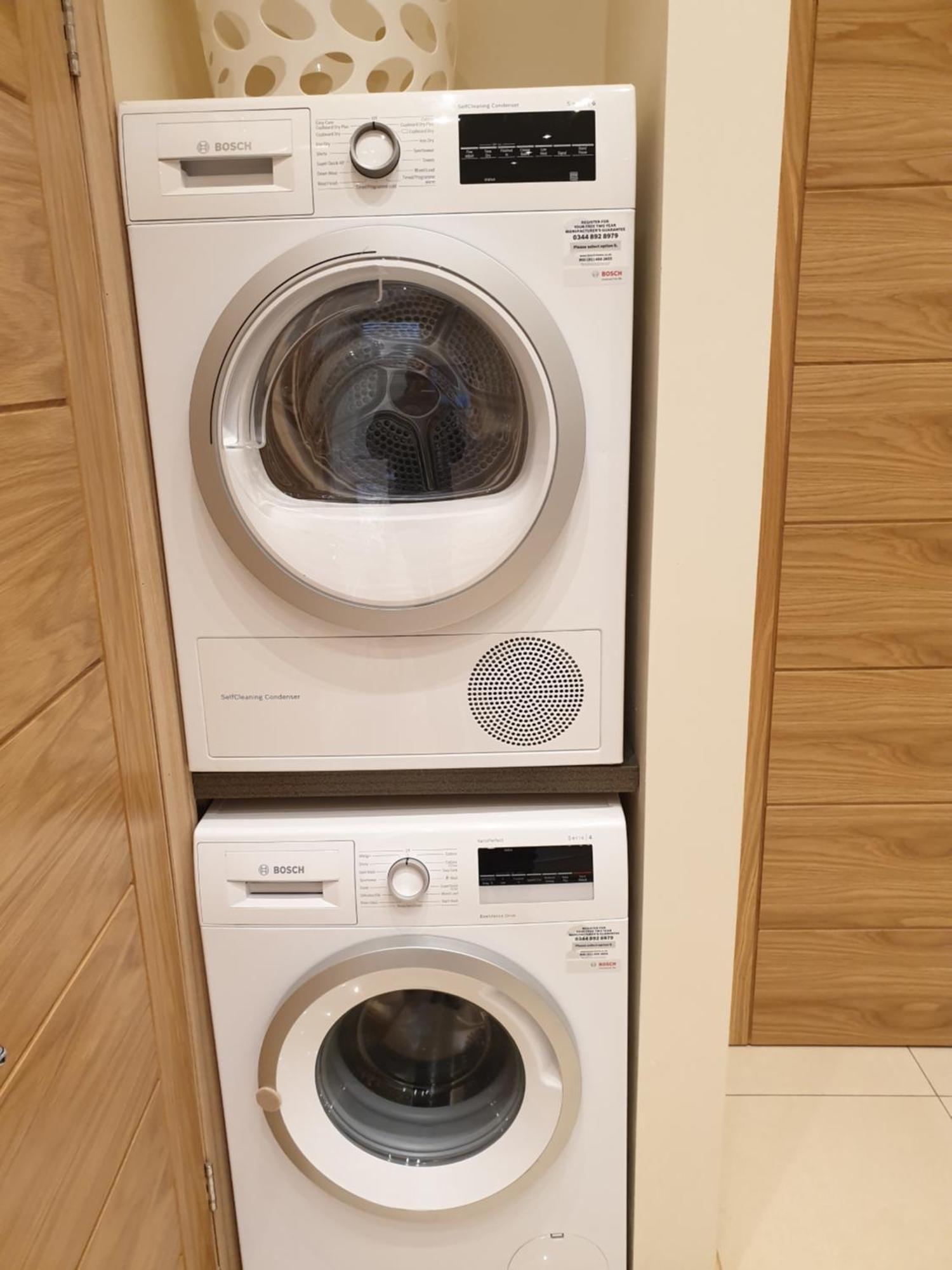 London Luxury Apartments 3 Bedroom Sleeps 8 With 3 Bathrooms 5 Mins Walk To Tube Station Free Parking Ilford Exteriör bild