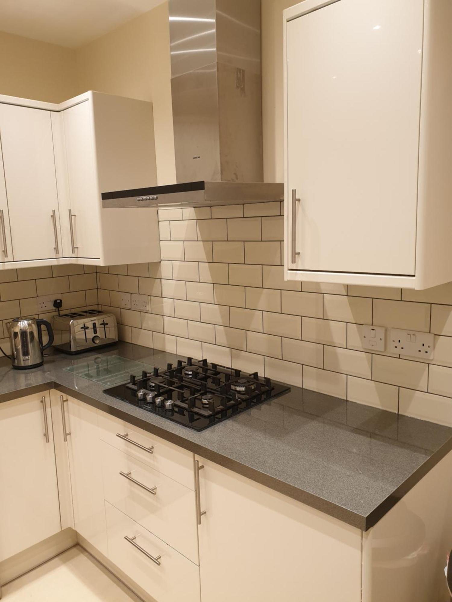 London Luxury Apartments 3 Bedroom Sleeps 8 With 3 Bathrooms 5 Mins Walk To Tube Station Free Parking Ilford Exteriör bild
